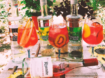 Retete cocktailuri de vara cu vin Riunite Lambrusco Rose si lichior Vedrenne