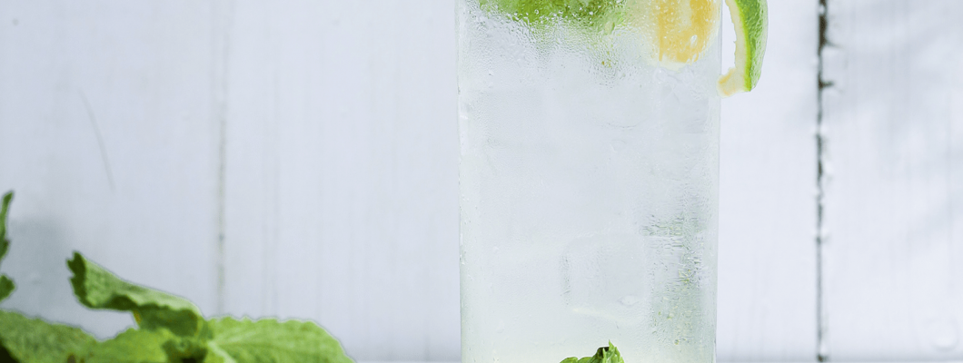 Reteta cocktail Mojito: un highball emblematic Reteta cocktail Mojito: un highball emblematic